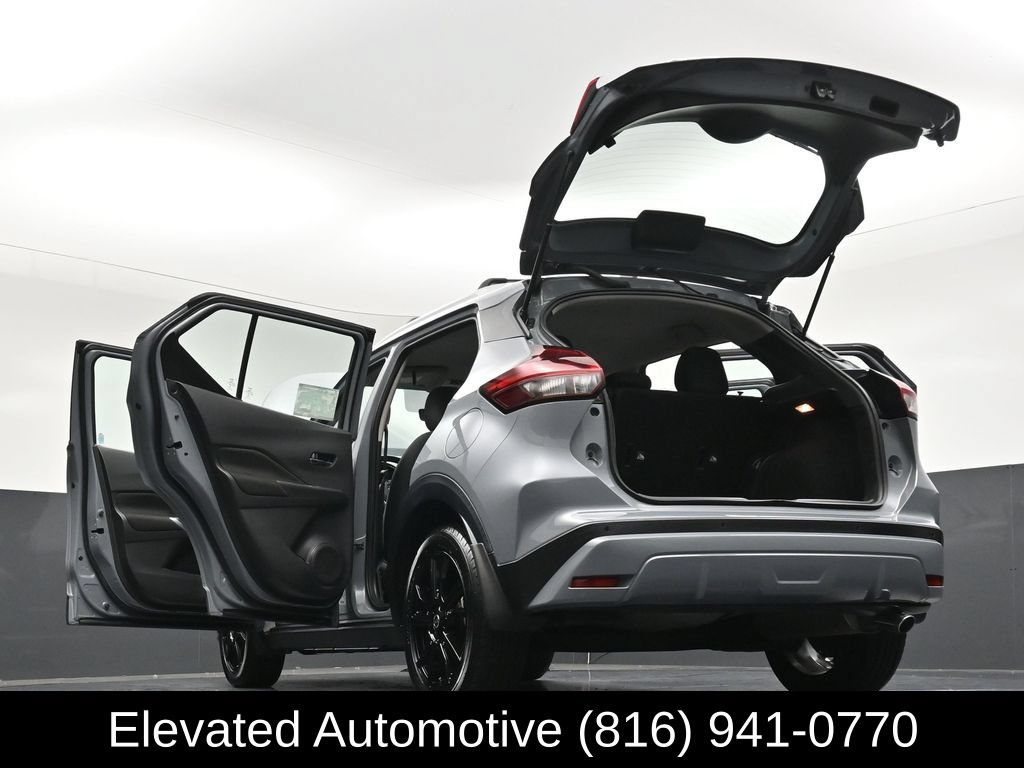 Used 2021 Nissan Kicks SV w/ Interior Electronics Package FWD image 34