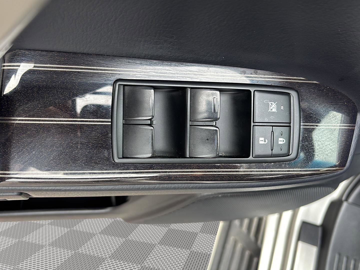 Used 2021 Lexus GX 460 Premium w/ Accessory Package image 19