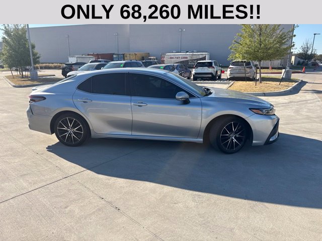 Used 2023 Toyota Camry SE FWD image 2