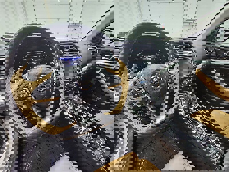 Used 2018 Nissan Maxima SR w/ Interior Lighting Package image 11