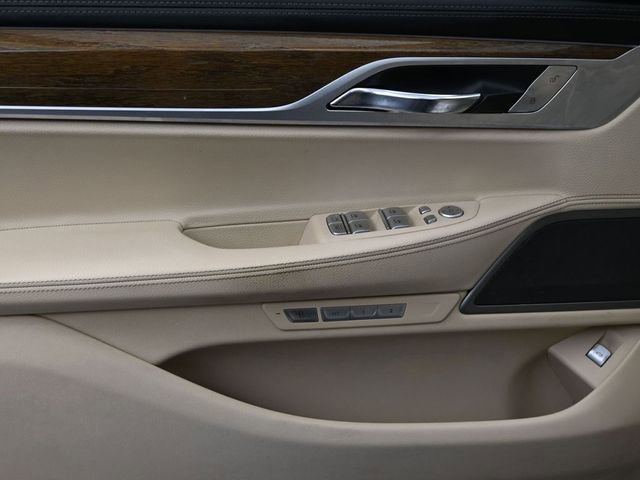 Used 2018 BMW 740i w/ Executive Package RWD image 12
