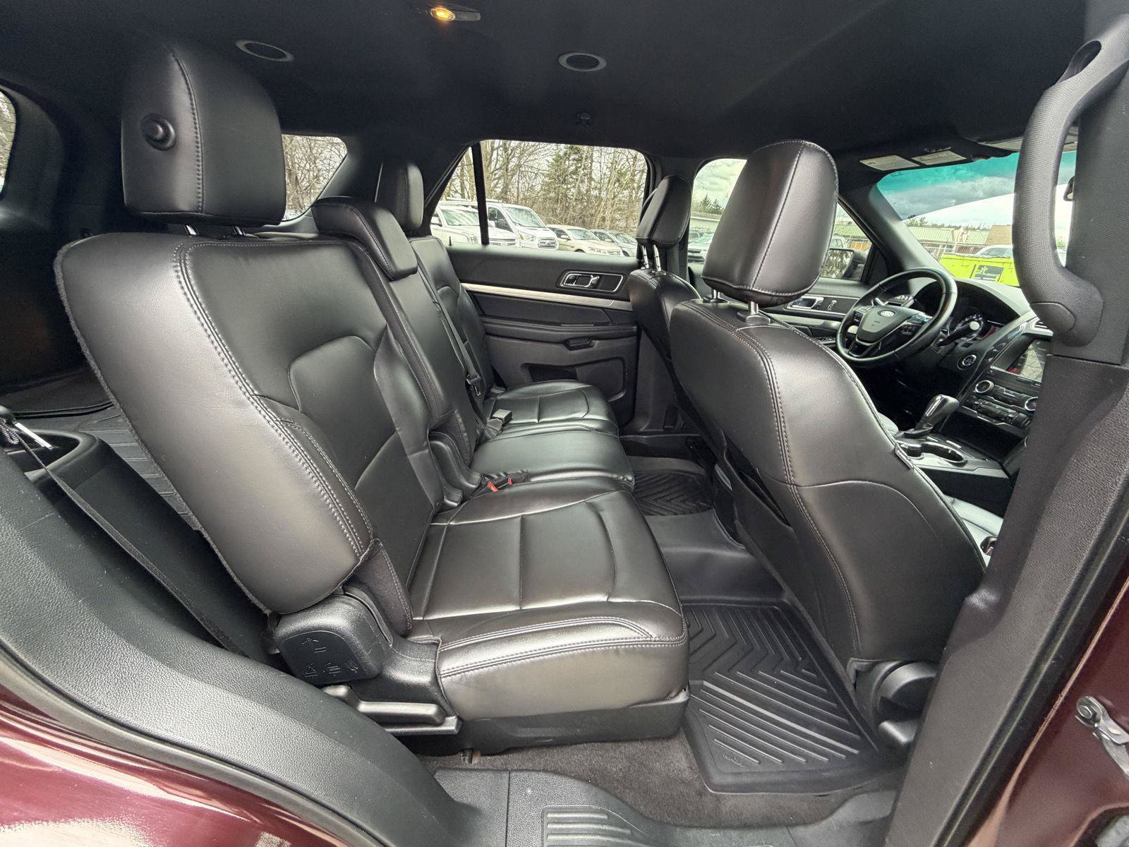Used 2019 Ford Explorer XLT w/ Equipment Group 202A FWD image 24