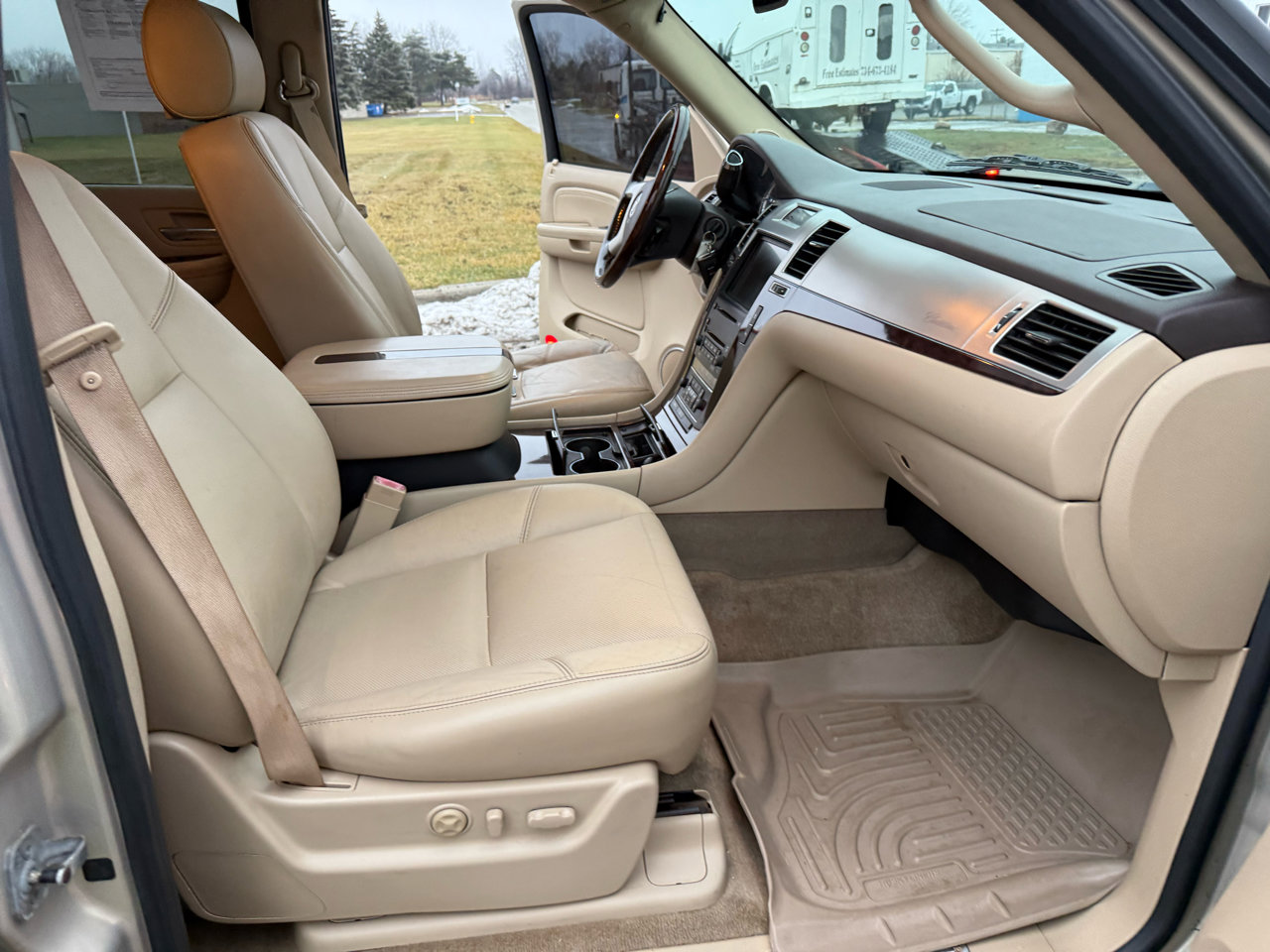 Used 2009 Cadillac Escalade ESV AWD image 25