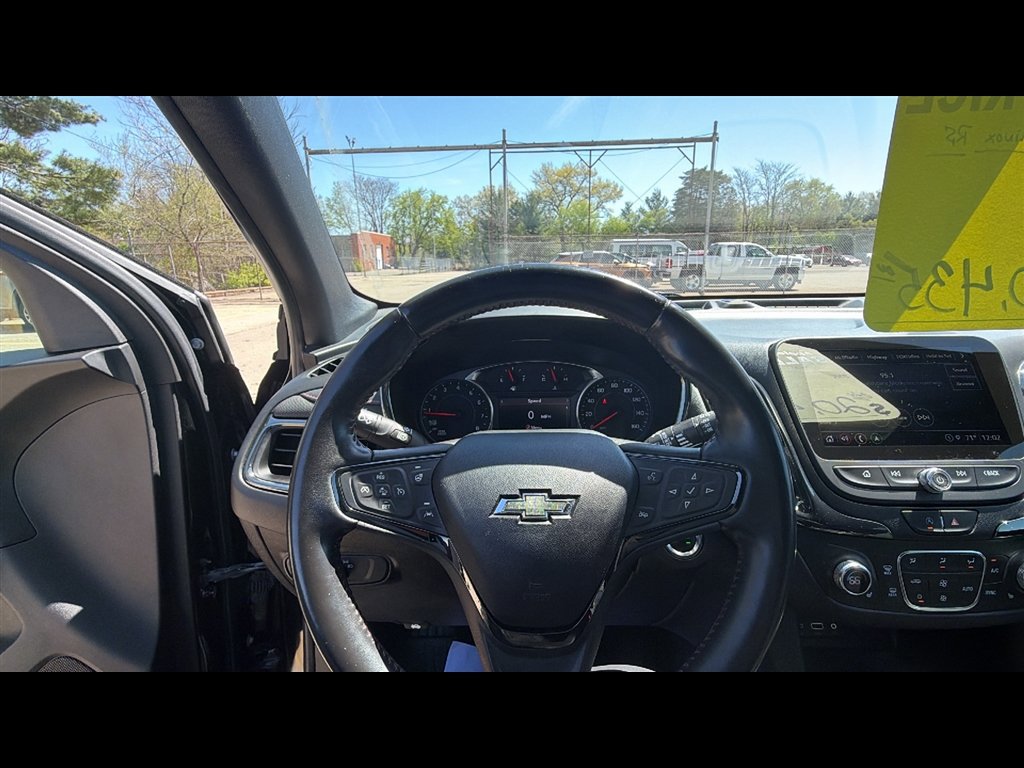 Used 2022 Chevrolet Equinox RS w/ Infotainment Package FWD image 11