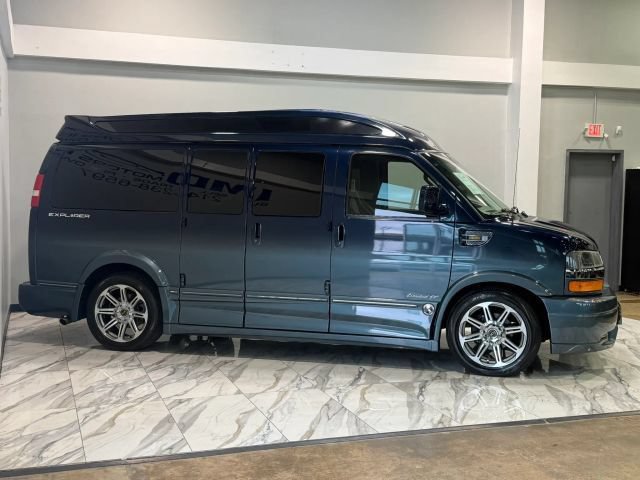 Used 2017 Chevrolet Express 2500 RWD image 5
