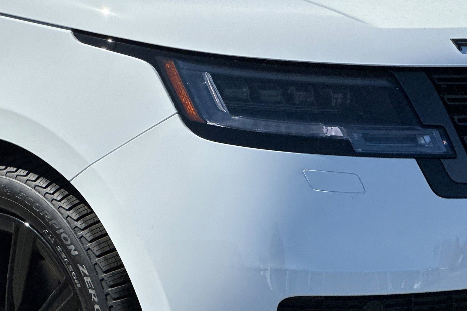 New 2026 Land Rover Range Rover Long Wheelbase SE image 12