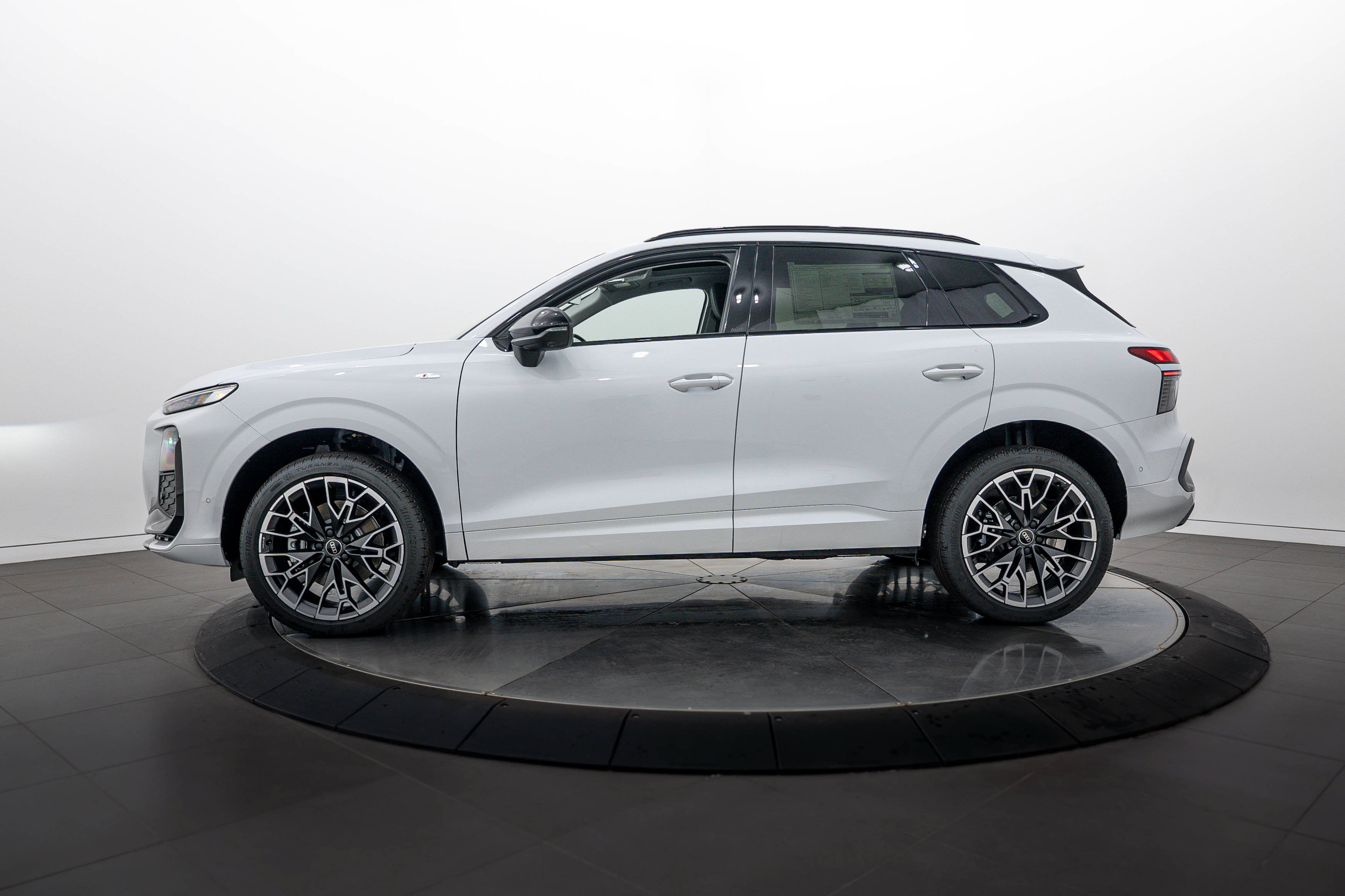 New 2026 Audi Q3 quattro 2.0T AWD/4WD image 6