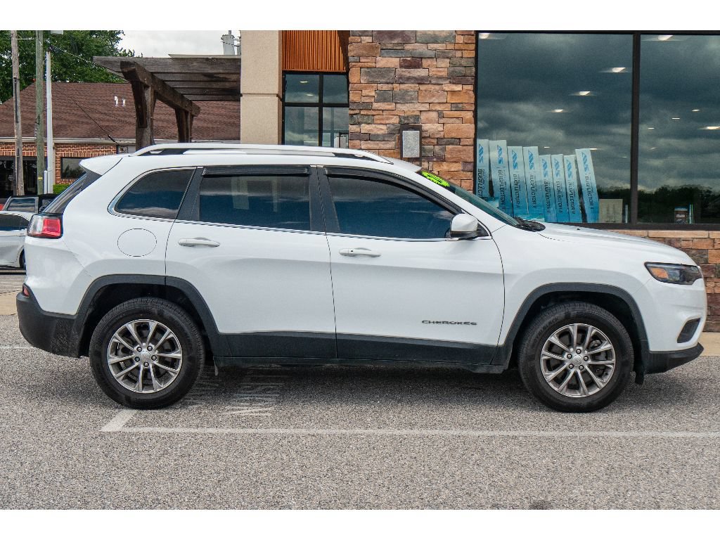 Used 2021 Jeep Cherokee Latitude Lux w/ Comfort/Convenience Group AWD/4WD image 3
