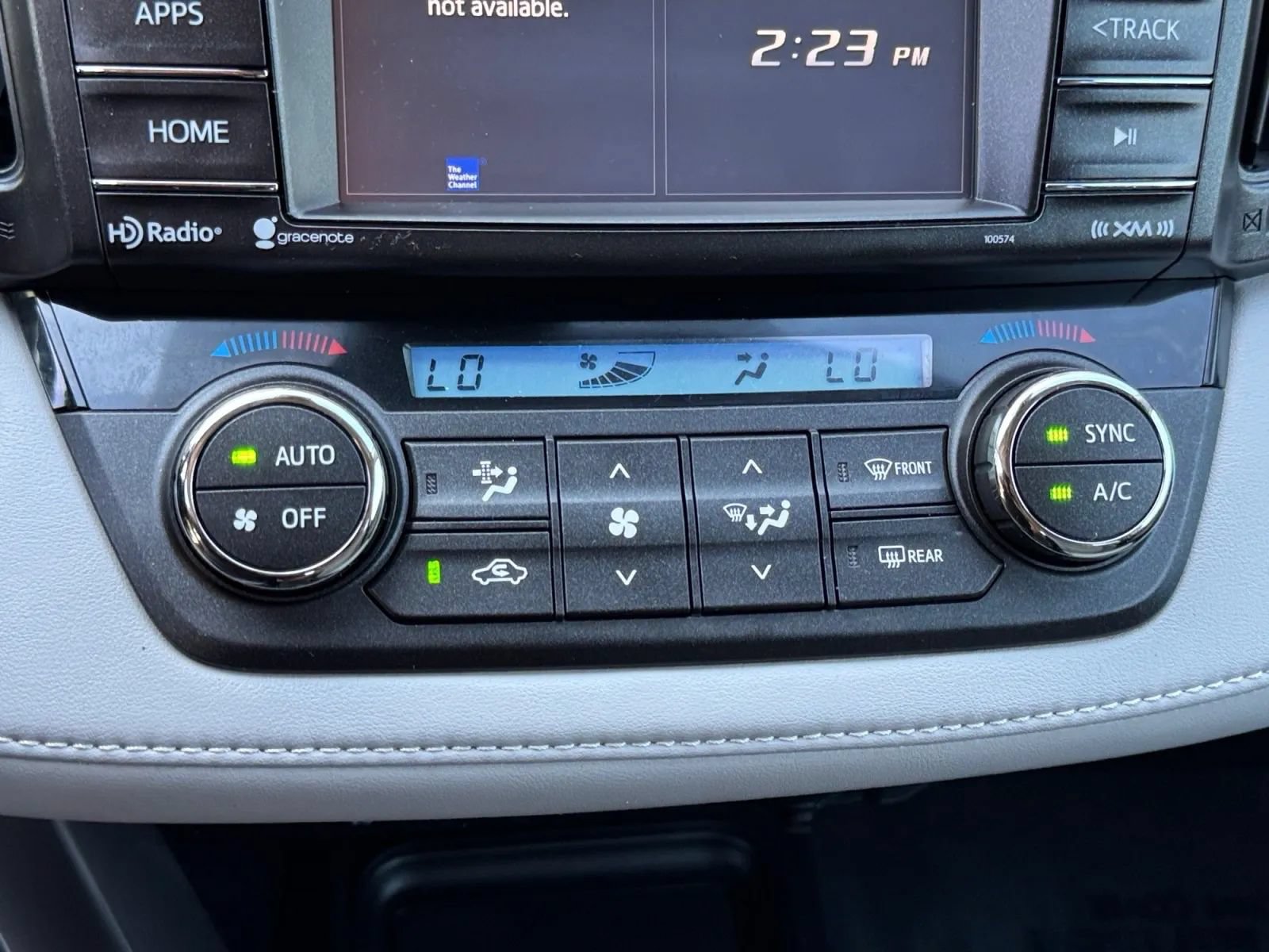 Used 2018 Toyota RAV4 XLE AWD/4WD image 26