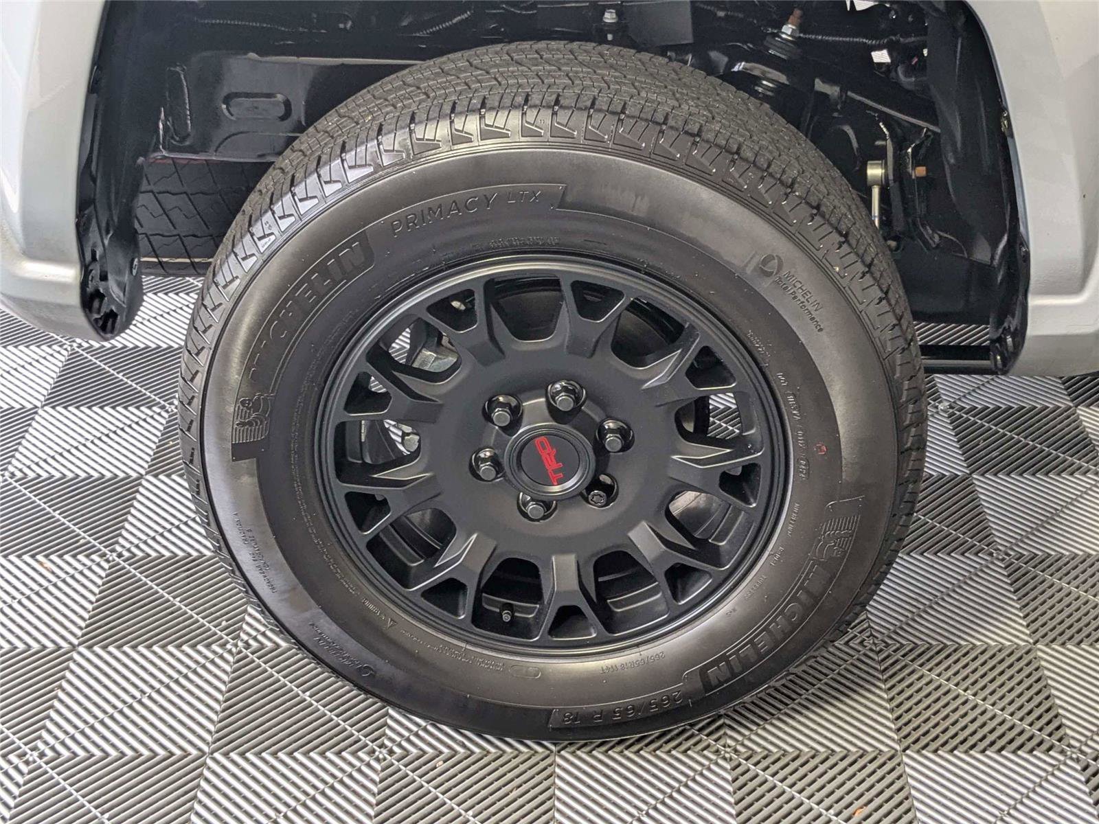 Certified 2024 Toyota Tacoma SR5 AWD/4WD image 10