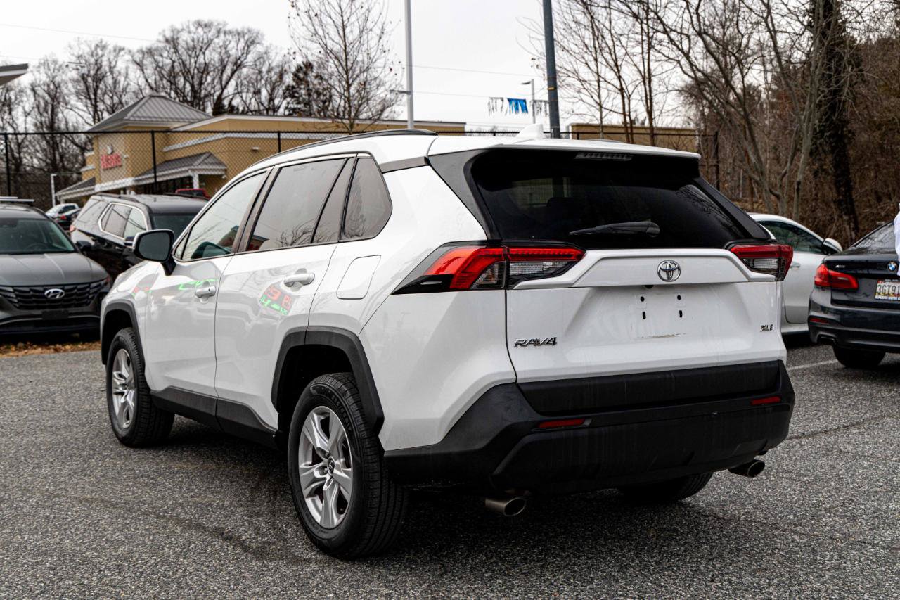 Used 2020 Toyota RAV4 XLE FWD image 4