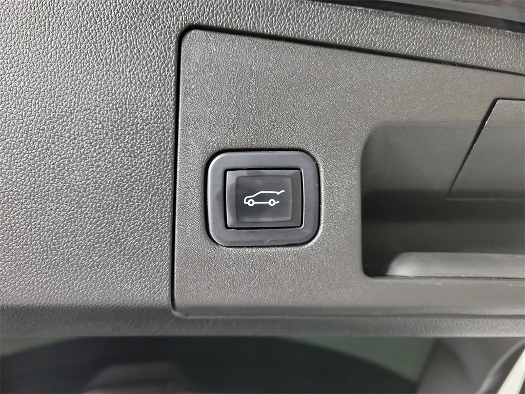 Used 2023 Cadillac XT4 Sport image 9