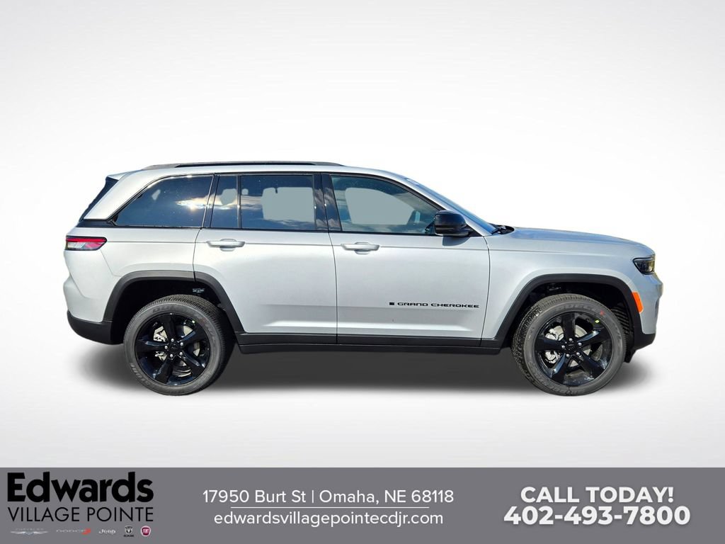 New 2025 Jeep Grand Cherokee Altitude AWD/4WD image 2