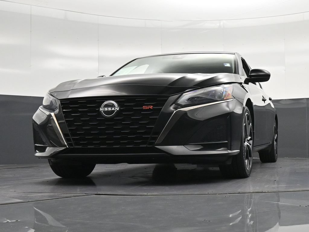 Used 2024 Nissan Altima 2.5 SR FWD image 32