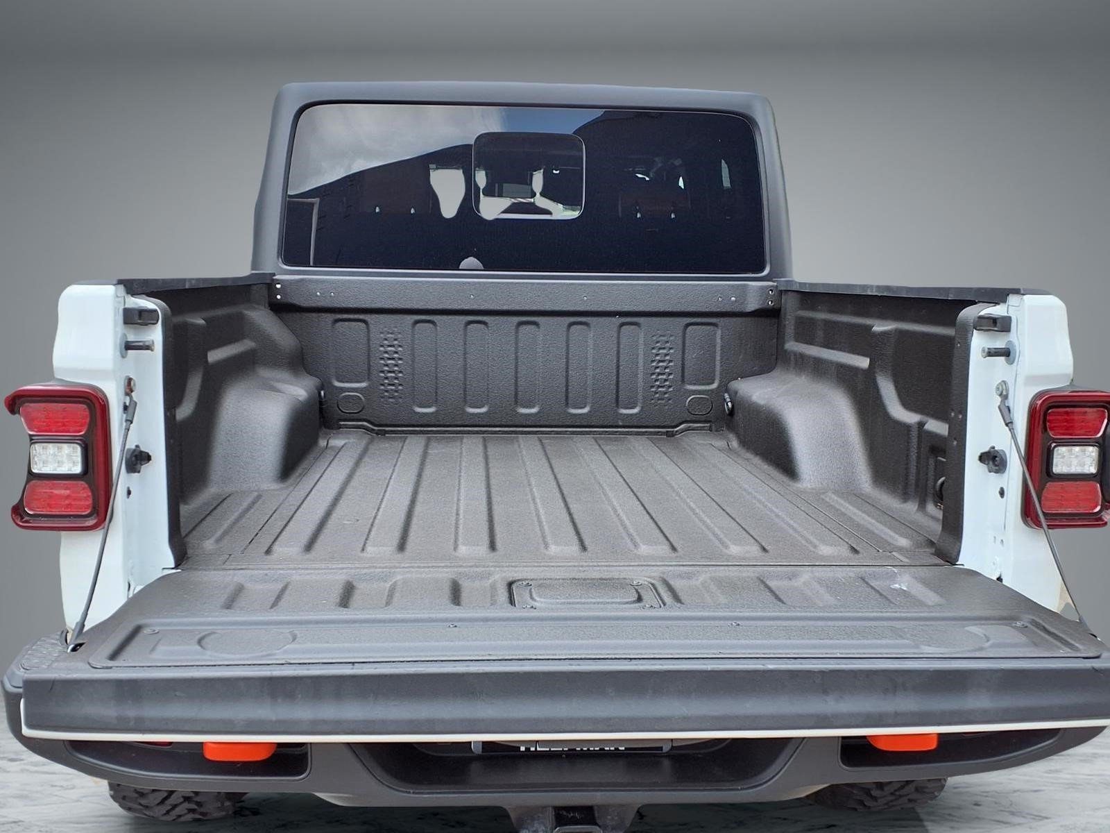 Used 2024 Jeep Gladiator Mojave w/ Convenience Group AWD/4WD image 14