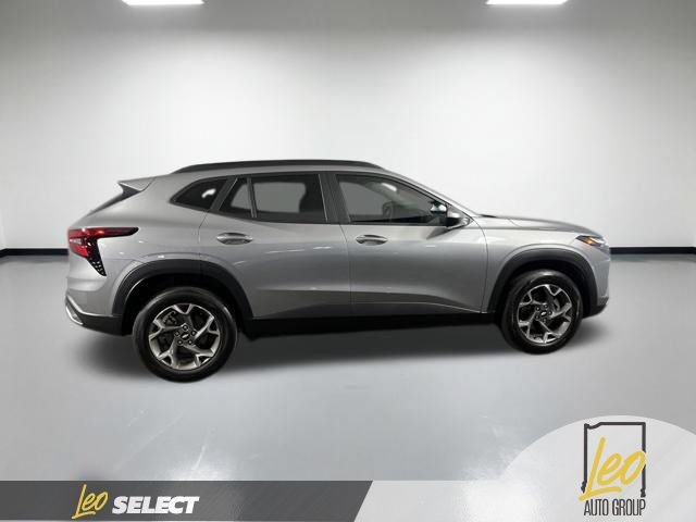 Used 2024 Chevrolet Trax LT w/ Driver Confidence Package FWD image 5