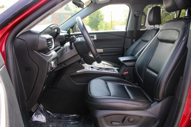 Used 2022 Ford Explorer XLT w/ Equipment Group 202A image 12