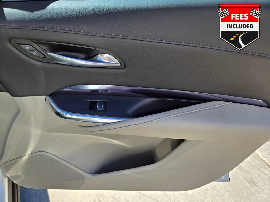 Used 2023 Cadillac XT4 Luxury w/ Cold Weather Package FWD image 23