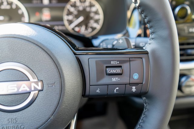 New 2025 Nissan Pathfinder SL image 17