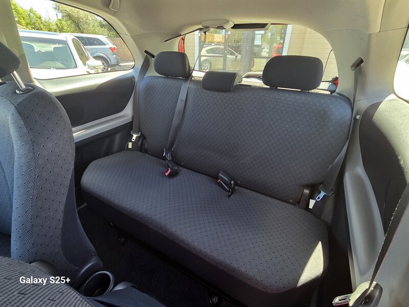 Used 2009 Toyota Yaris S FWD image 11