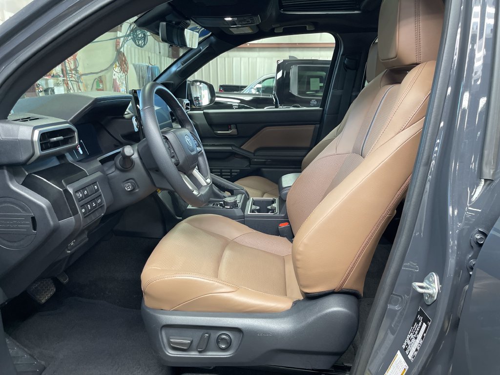Certified 2025 Toyota 4Runner Limited w/ Tow Technology Package AWD/4WD image 14