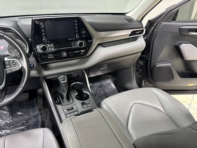 Used 2022 Toyota Highlander XLE AWD/4WD image 26