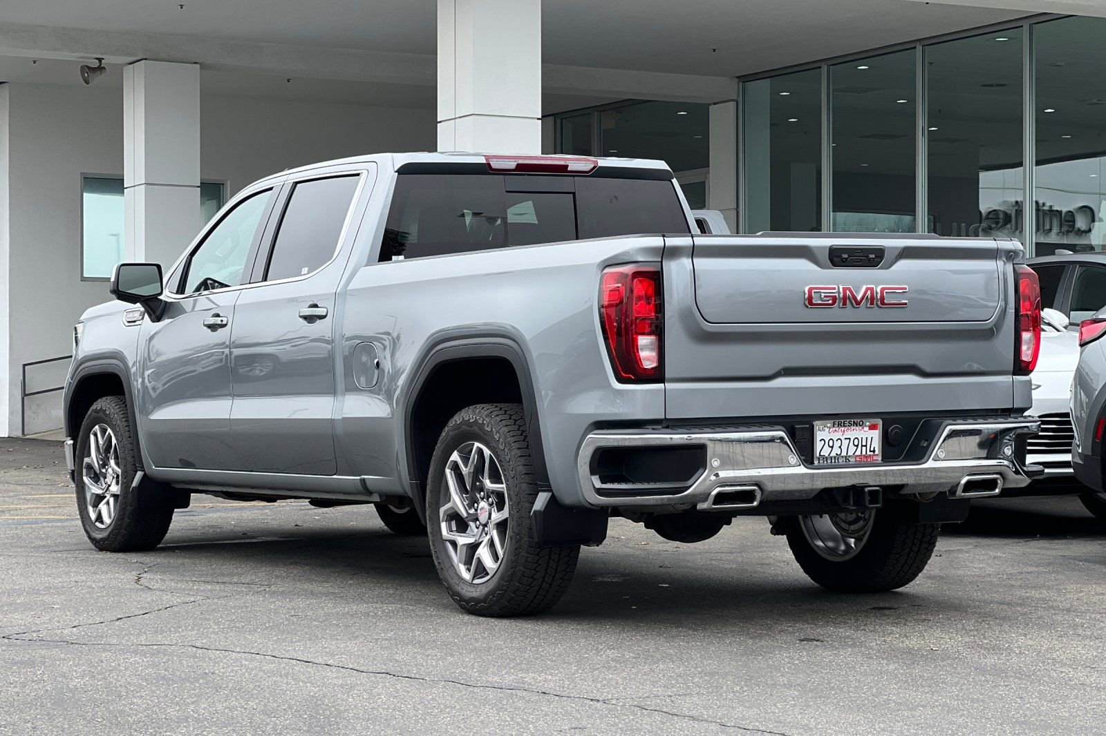 Used 2025 GMC Sierra 1500 SLE image 6