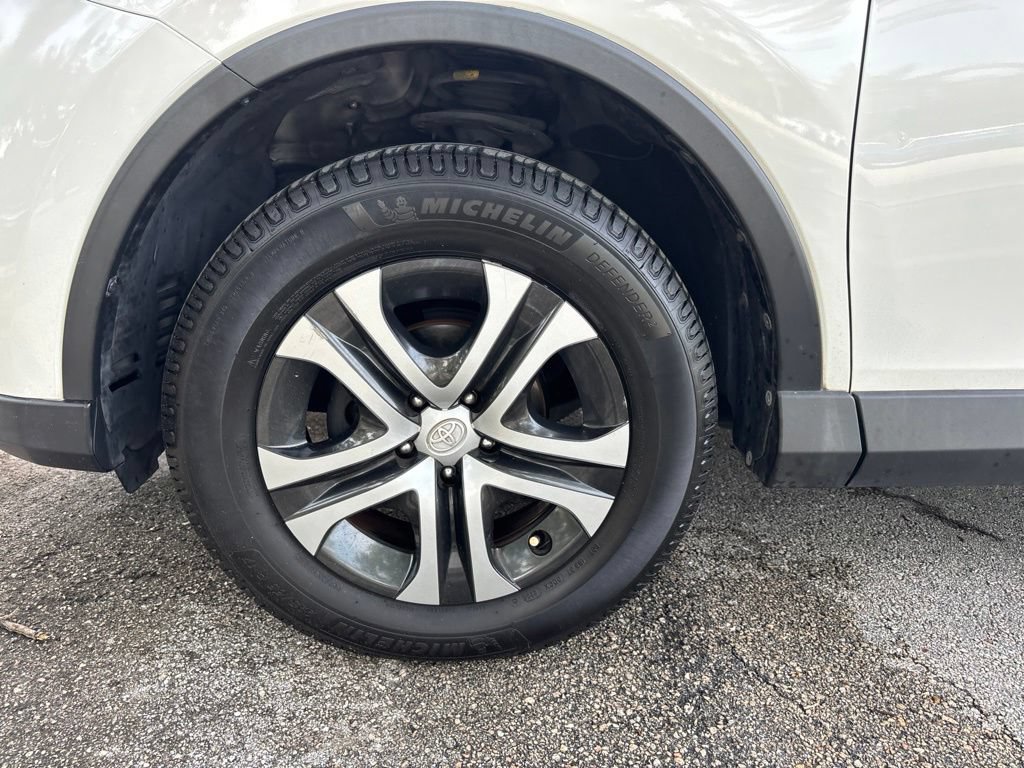 Used 2017 Toyota RAV4 LE FWD image 10