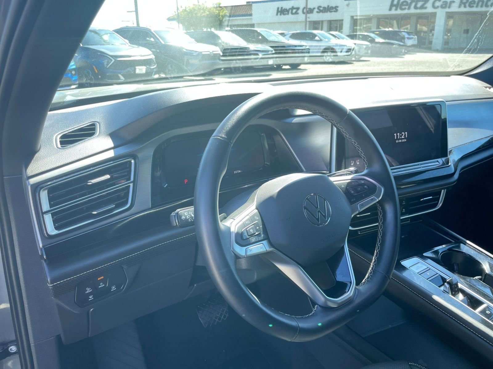 Used 2025 Volkswagen Atlas Cross Sport SE image 36