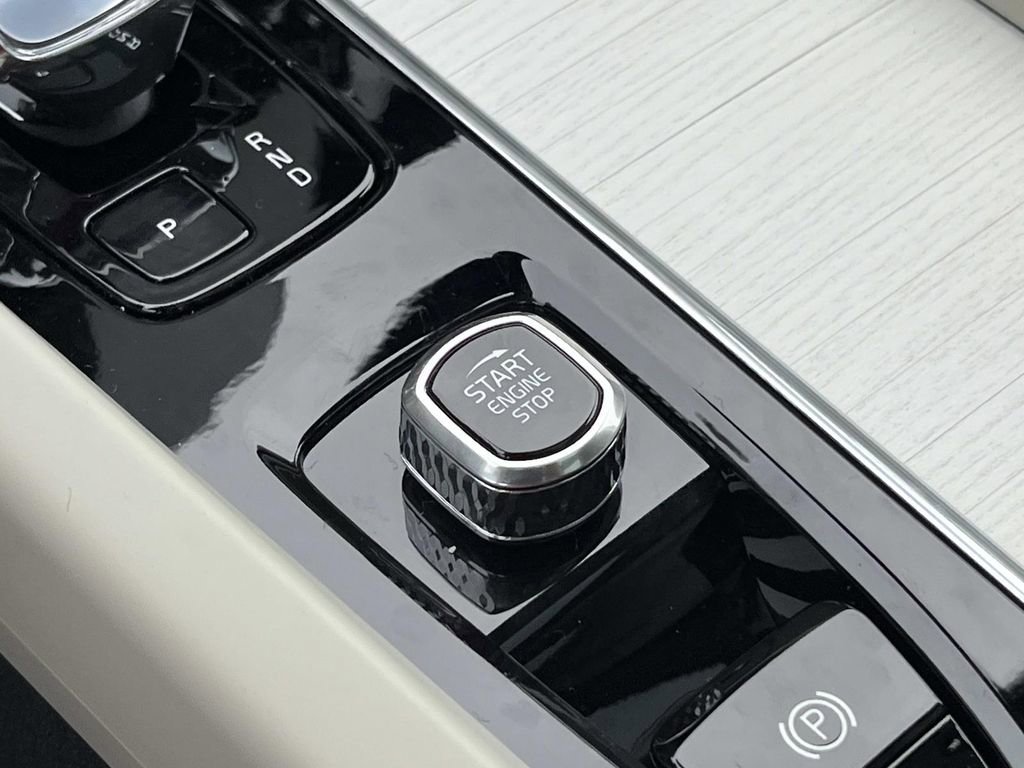 New 2026 Volvo XC60 B5 Ultra w/ Climate Package image 33