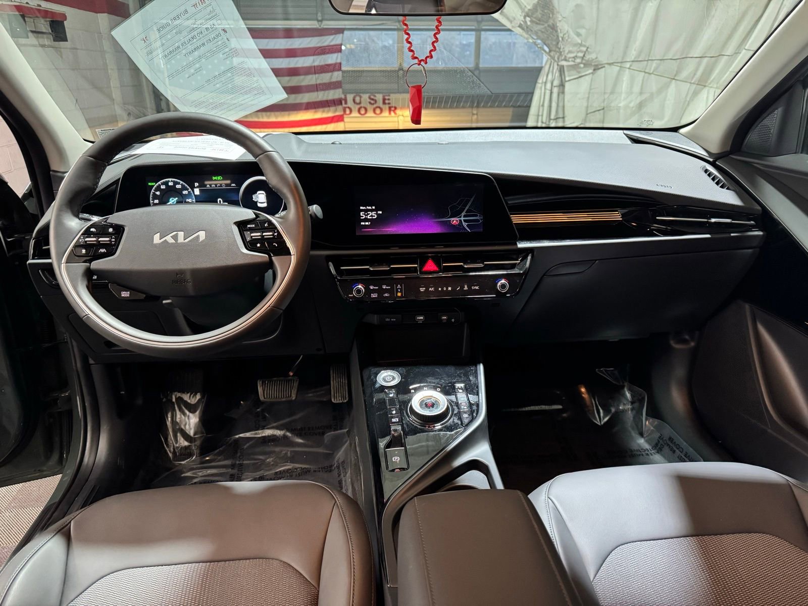 Used 2025 Kia Niro Wind w/ Wind Preserve Package image 15