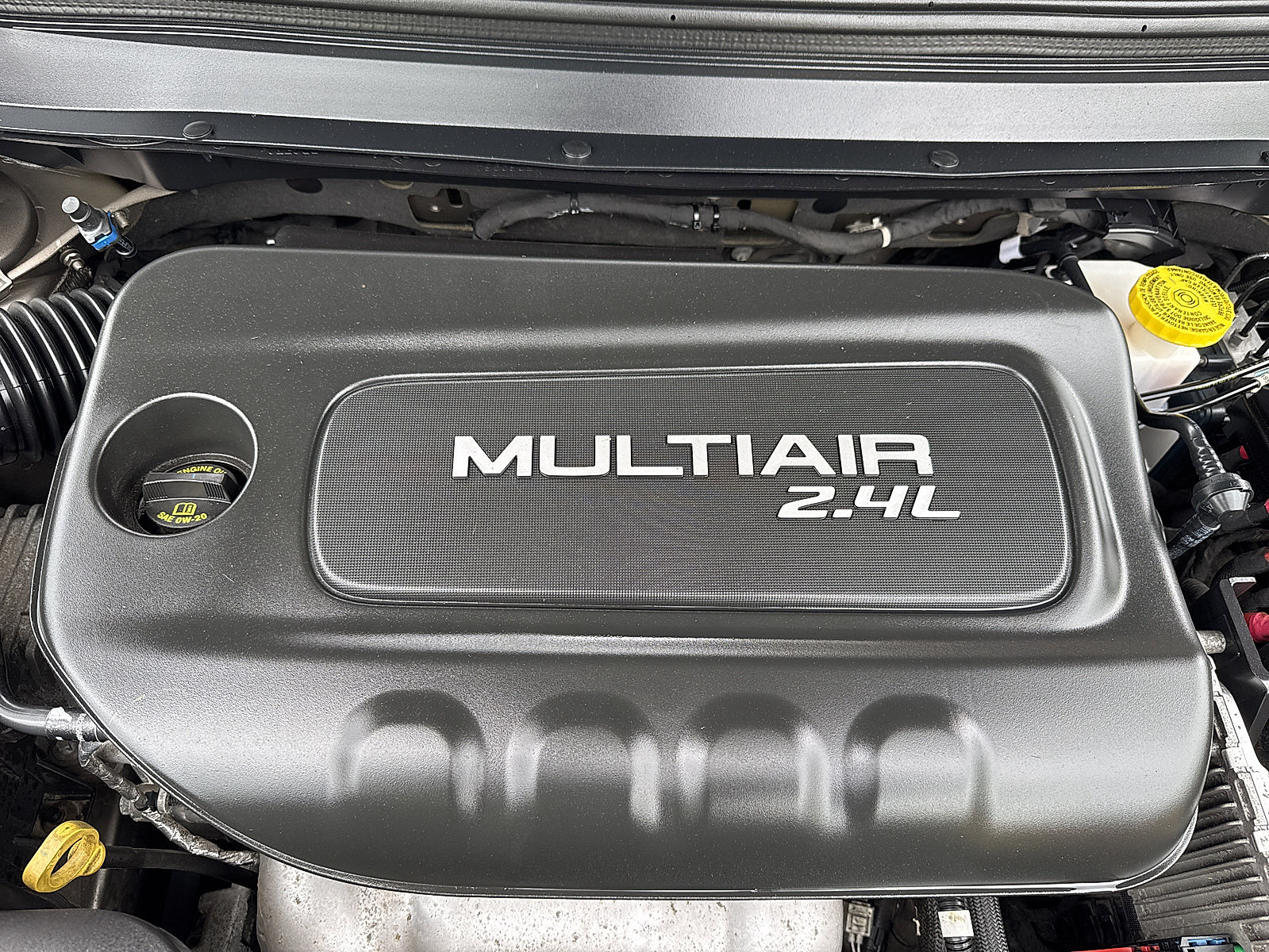 Used 2019 Jeep Cherokee Latitude w/ Cold Weather Group AWD/4WD image 5