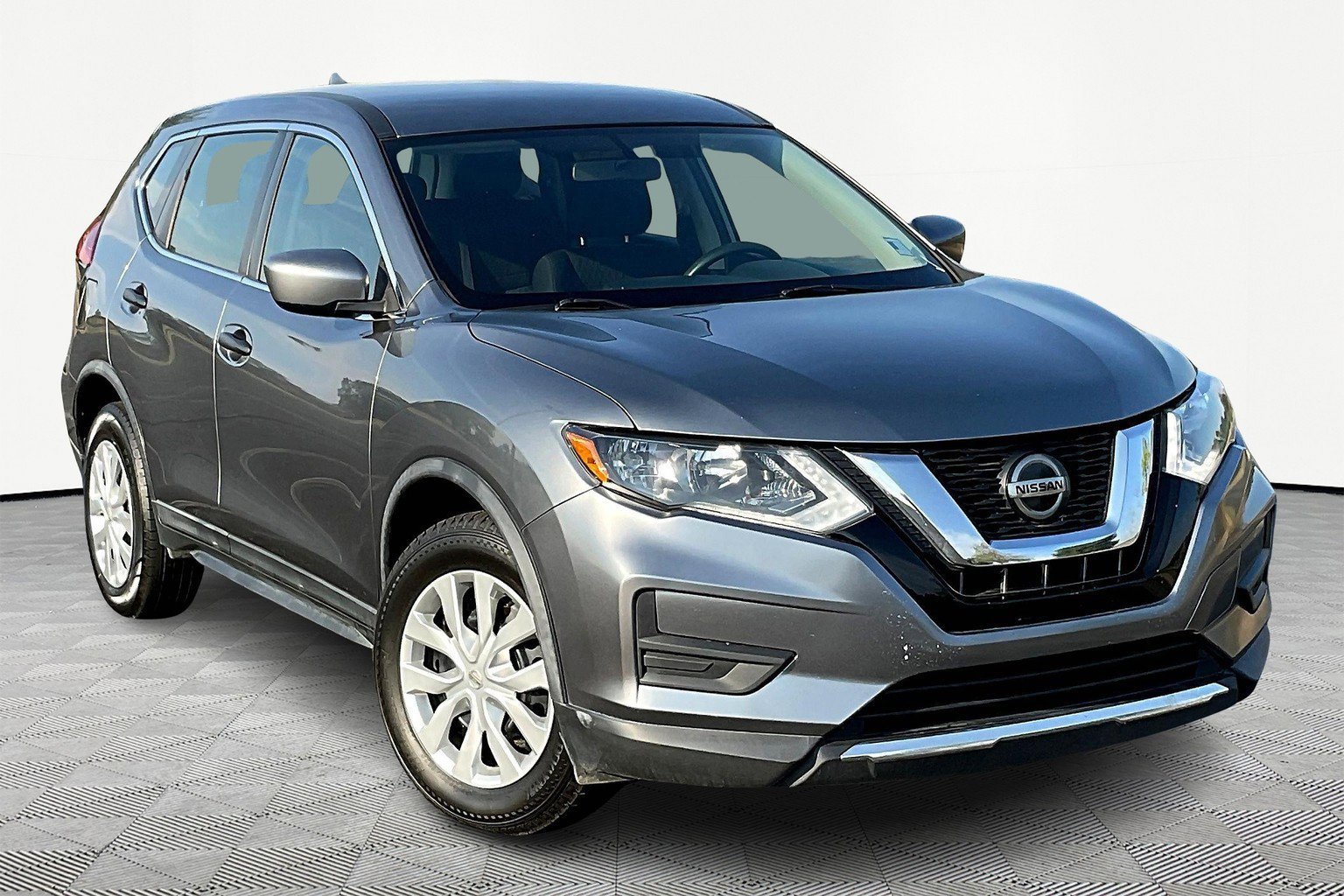 Used 2018 Nissan Rogue S image 1