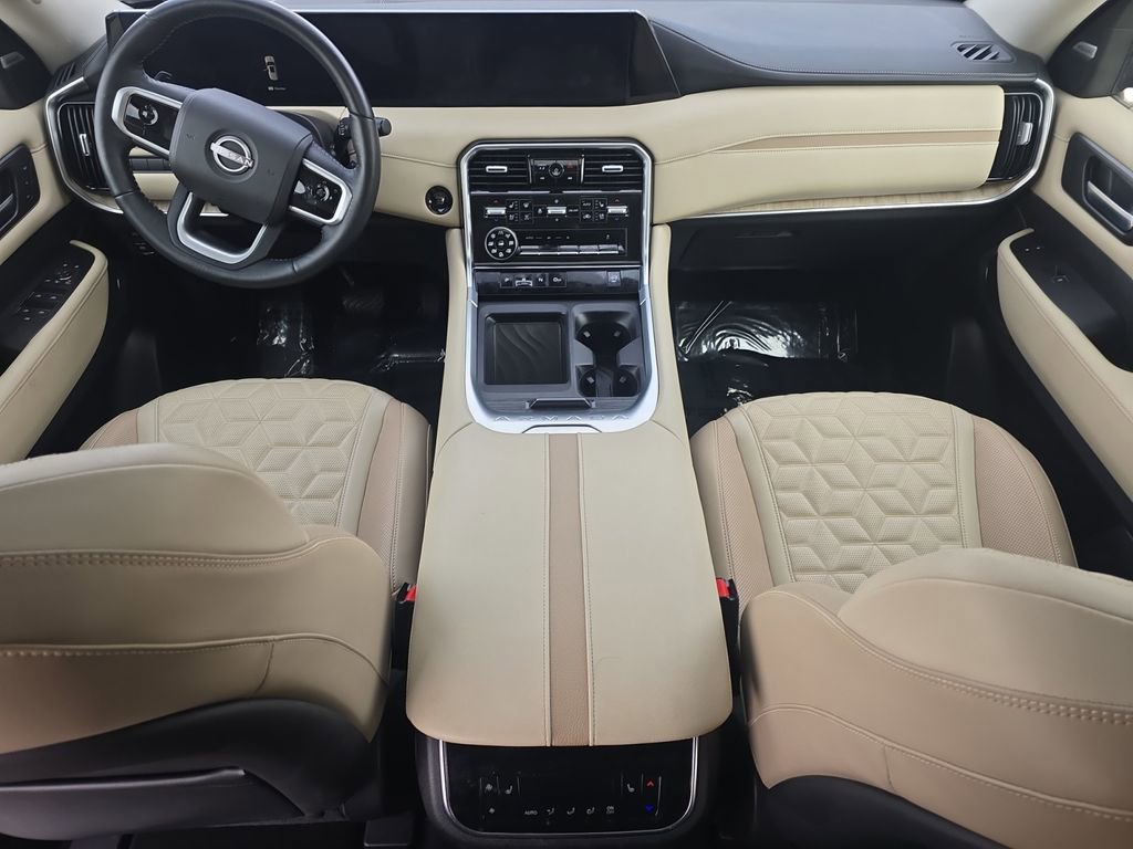 Used 2025 Nissan Armada Platinum image 12
