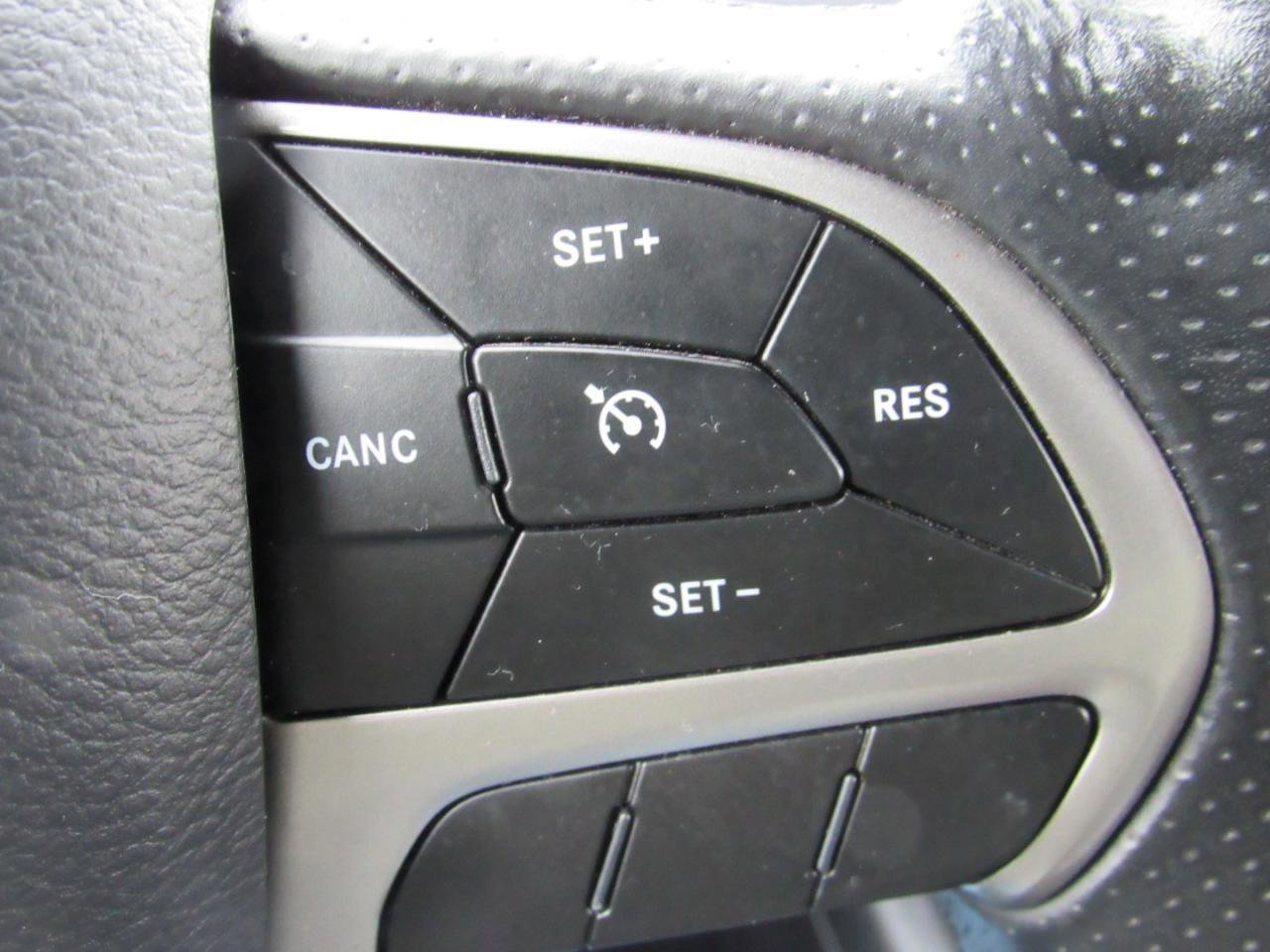 Used 2020 Dodge Durango SXT image 23