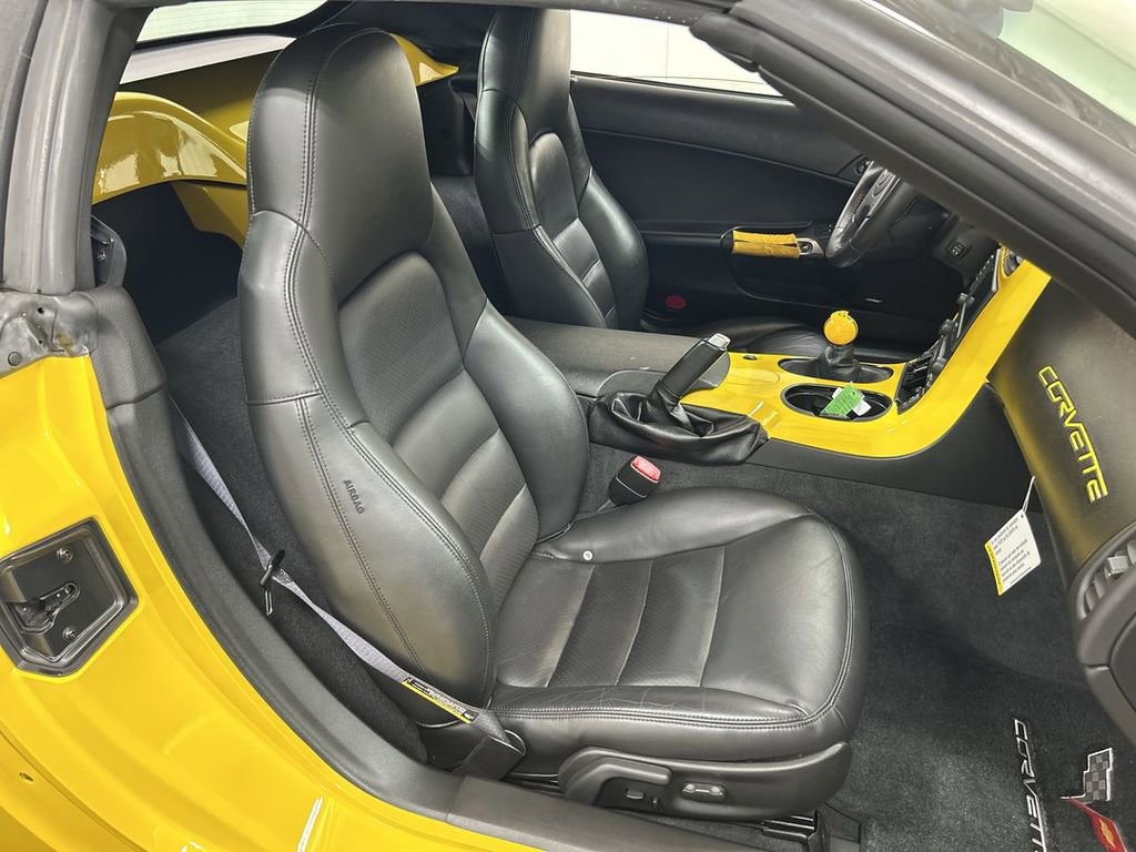 Used 2005 Chevrolet Corvette Convertible w/ Preferred Equipment Group RWD image 21