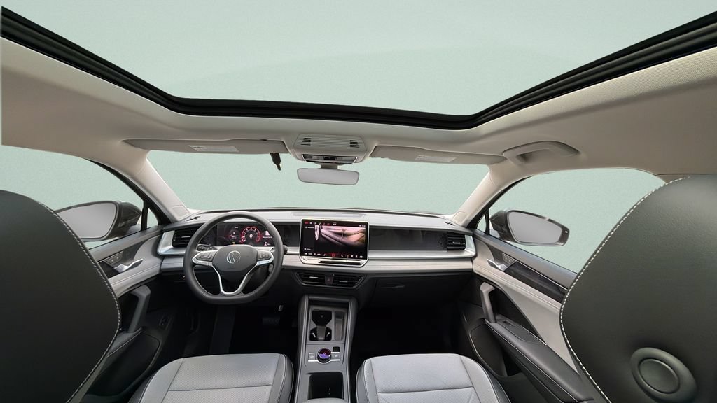 New 2026 Volkswagen Tiguan SE FWD image 29
