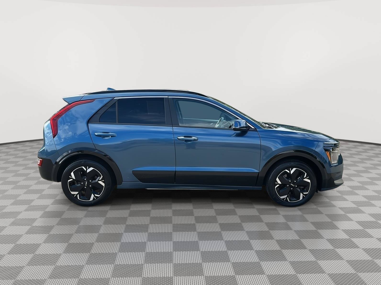 Used 2023 Kia Niro Wave w/ Wave Preserve Package FWD image 4