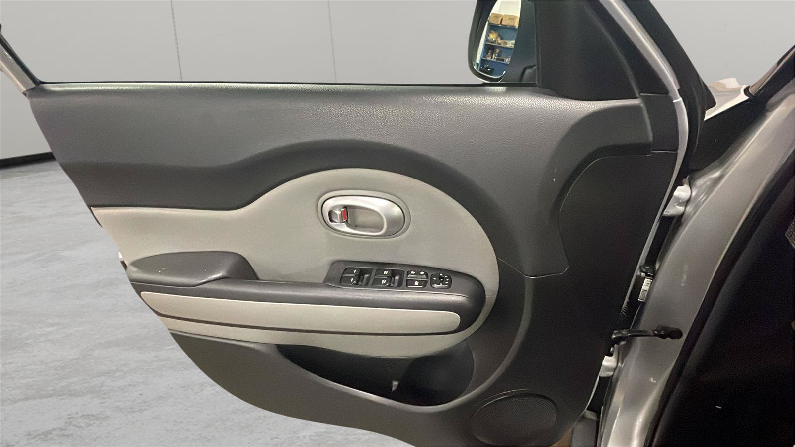 Used 2015 Kia Soul + FWD image 22