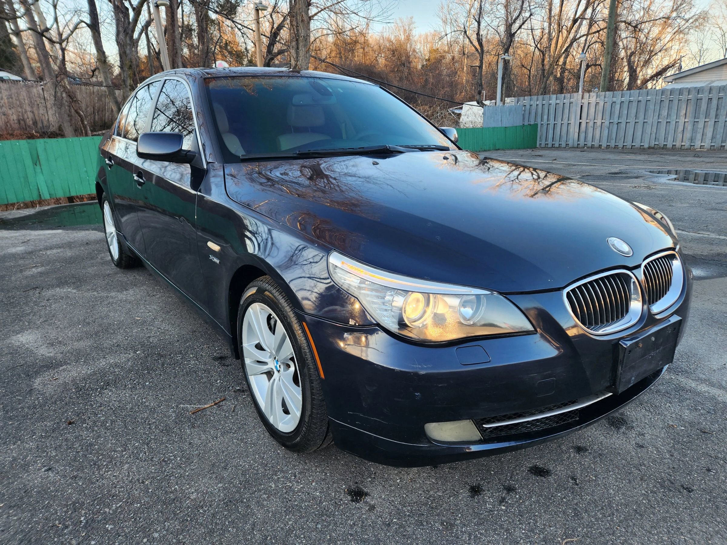 Used 2009 BMW 528i xDrive Sedan image 3