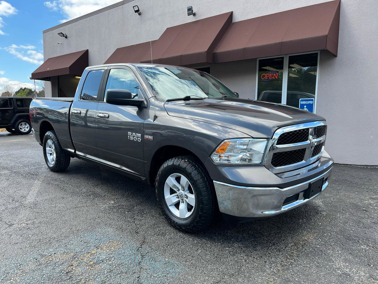 Used 2016 RAM 1500 Classic SLT AWD/4WD image 3