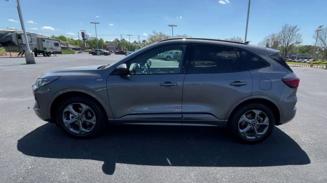 Used 2024 Ford Escape ST-Line w/ Tech Pack #1 FWD image 5