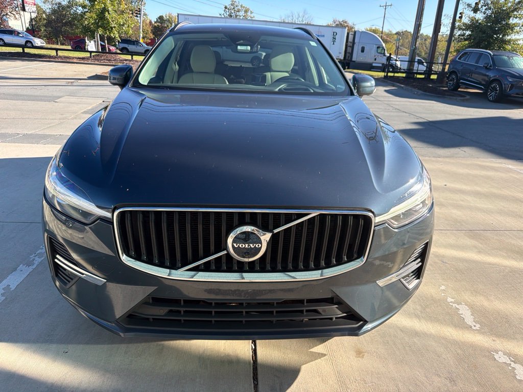 Used 2022 Volvo XC60 B5 Momentum w/ Advanced Package AWD/4WD image 2