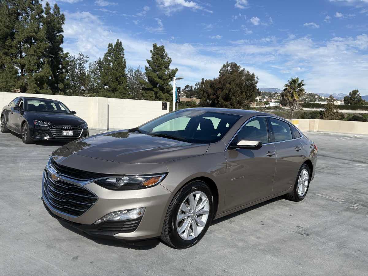 Used 2025 Chevrolet Malibu LT image 2