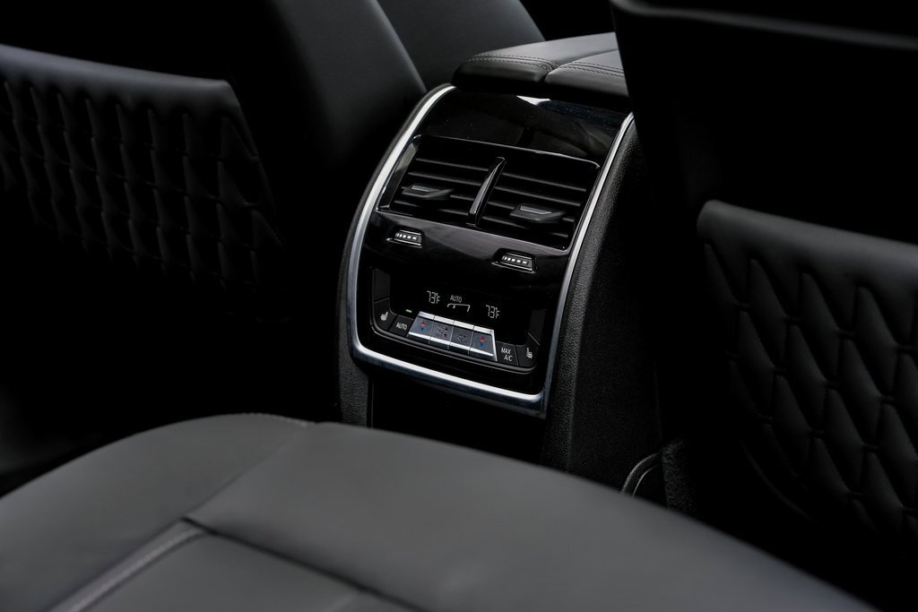 Used 2024 BMW ALPINA XB7 image 33