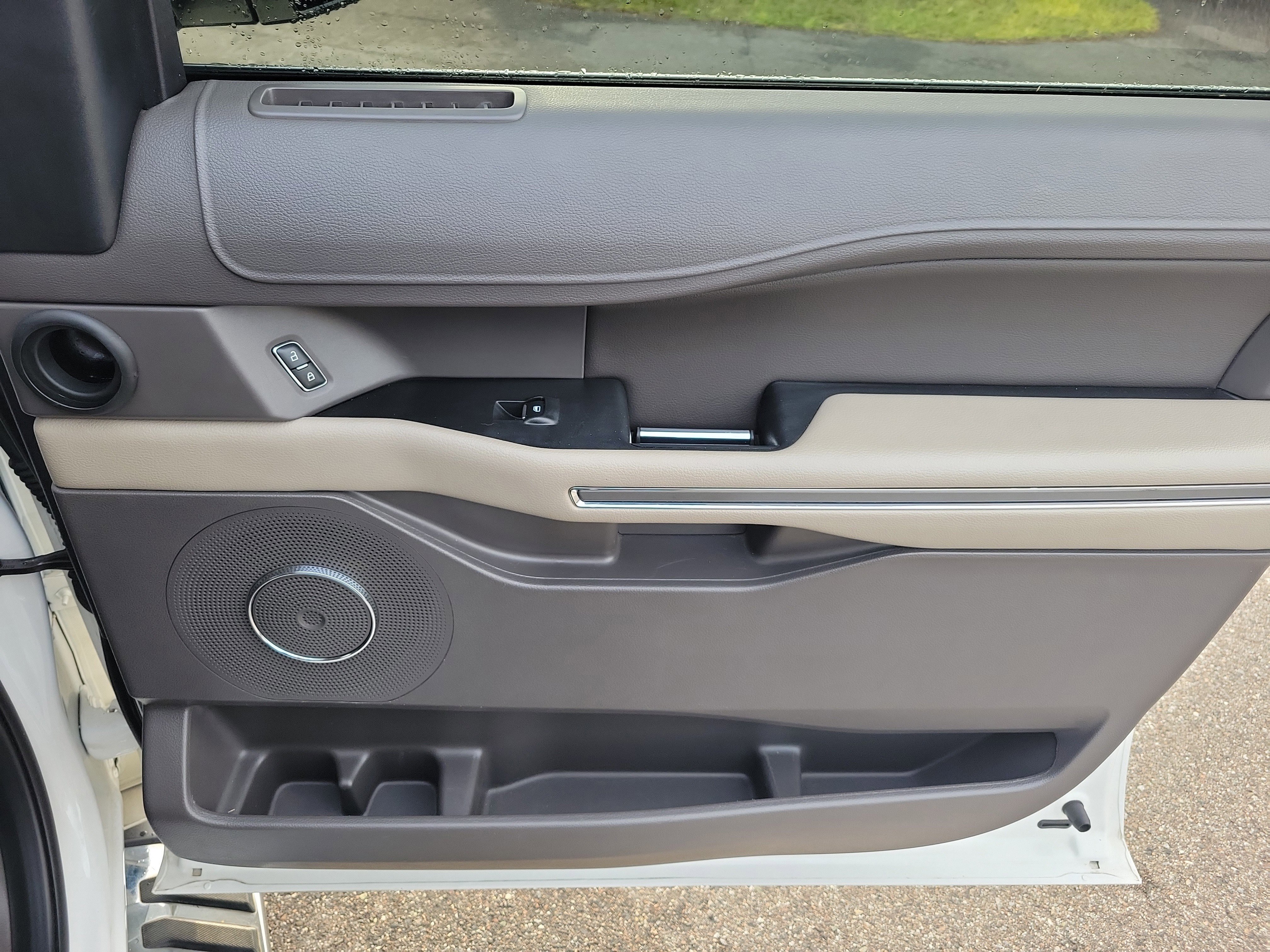 Used 2020 Ford Expedition XLT w/ FX4 Off-Road Package AWD/4WD image 9