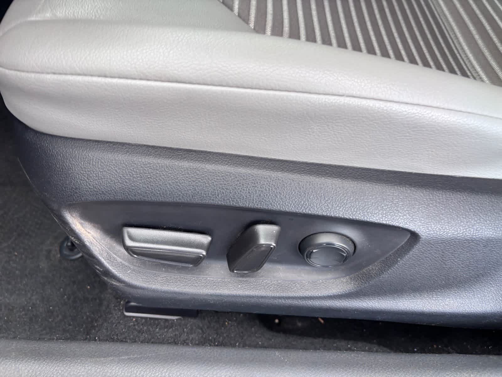 Used 2022 Toyota Camry SE FWD image 10