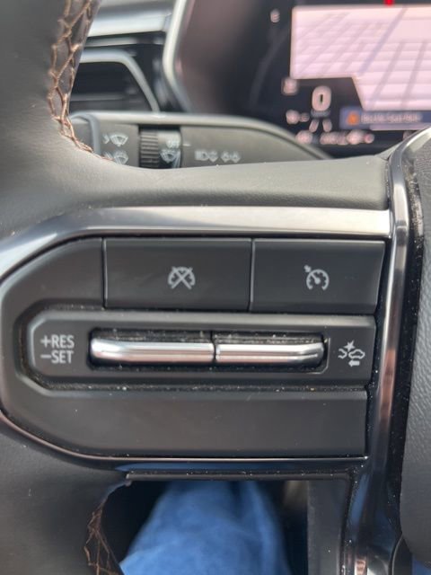 Used 2025 GMC Canyon AT4 w/ Off-Road Front Bumper Package image 21