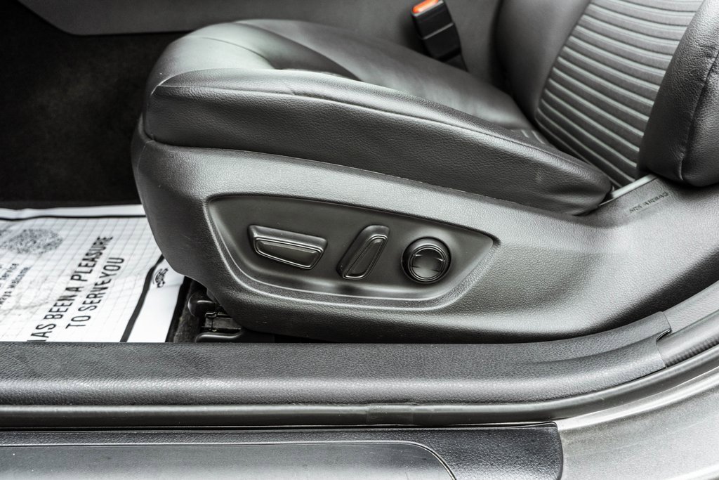 Used 2020 Toyota Camry SE image 25