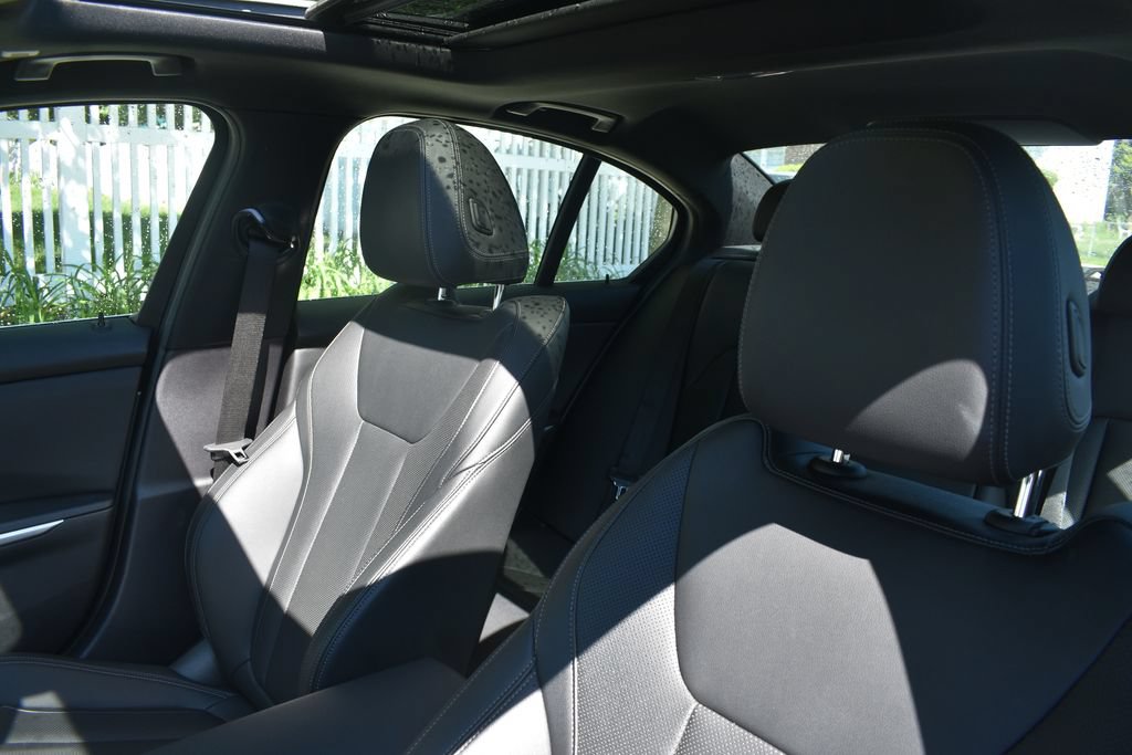 Used 2025 BMW 330i Sedan RWD image 9